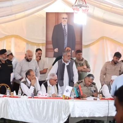 General Saddam Haftar Leads Compensation Ceremony for Farmers in Sirte, Honored with Symbolic Gift